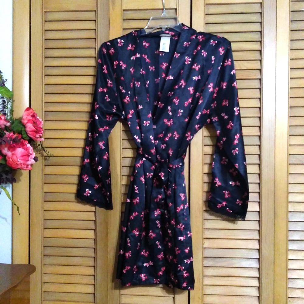 Delicates Night Robe - Picture 5 of 9